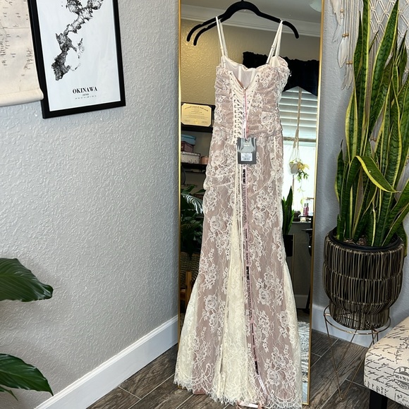 House of CB ‘Artemis’ Vintage Cream Lace Maxi Dress NWOT - Picture 8 of 9